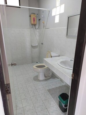 Standard Room | Bathroom