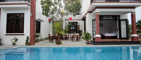 Chambre Double Deluxe, 1 chambre, balcon, vue piscine | Literie de qualité supérieure, minibar, coffres-forts dans les chambres