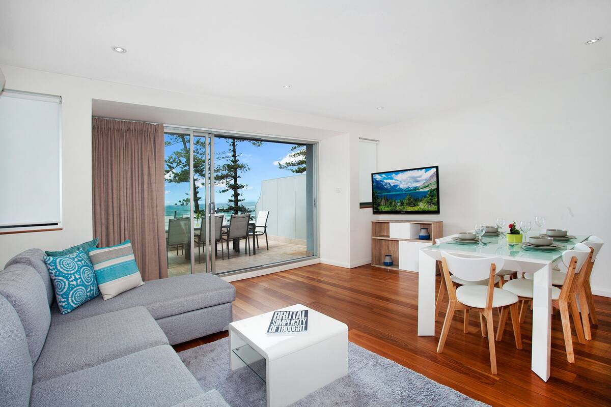 Appartement, 2 chambres (LUX 8 Beachfront Two Bedroom Apartmen) | Salle de séjour