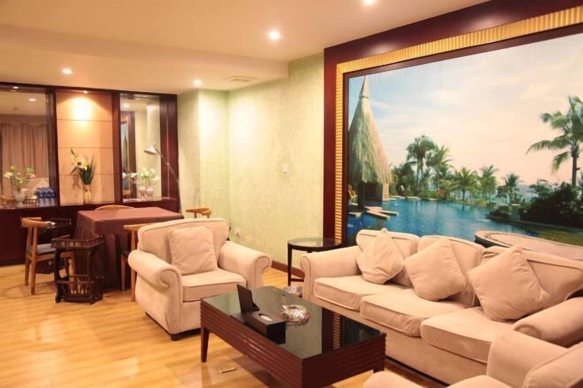 Blackout drapes, free WiFi