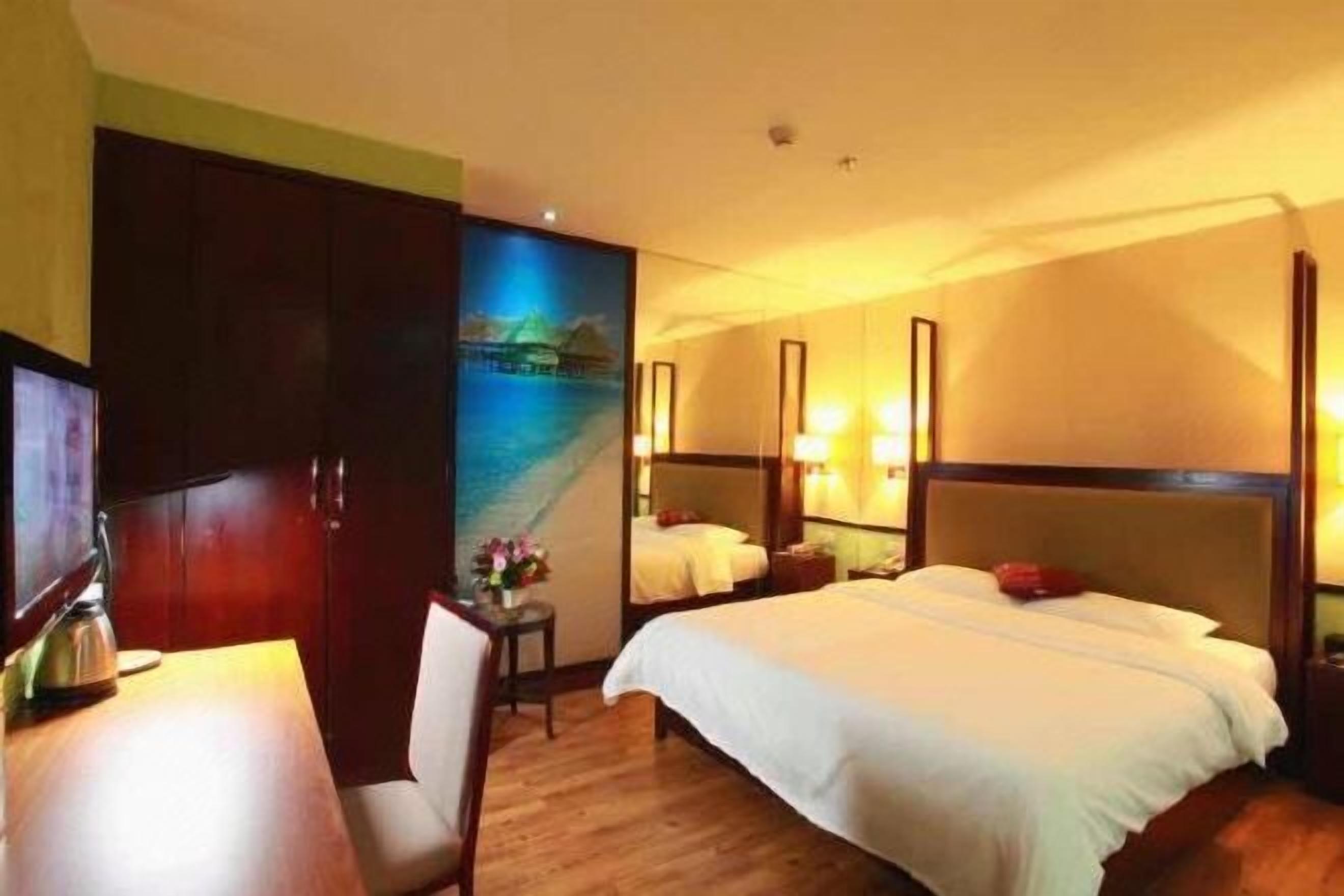 Blackout curtains, free WiFi