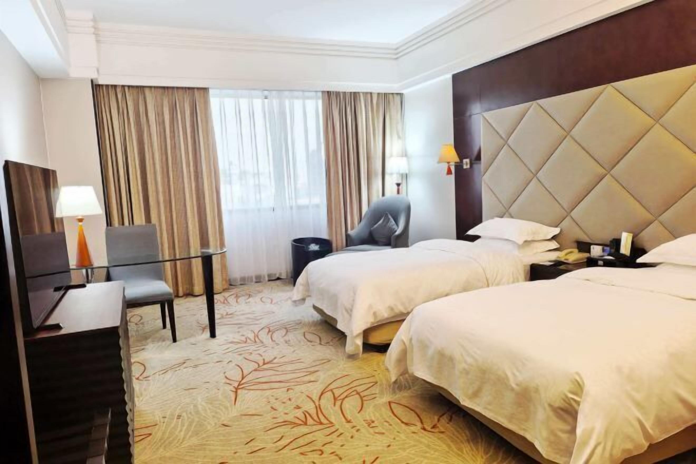 Blackout curtains, free WiFi