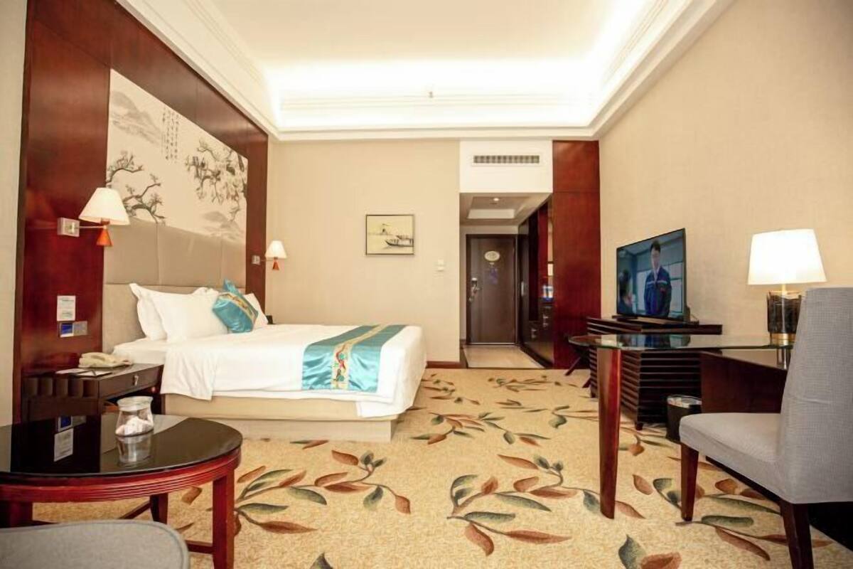 Blackout curtains, free WiFi