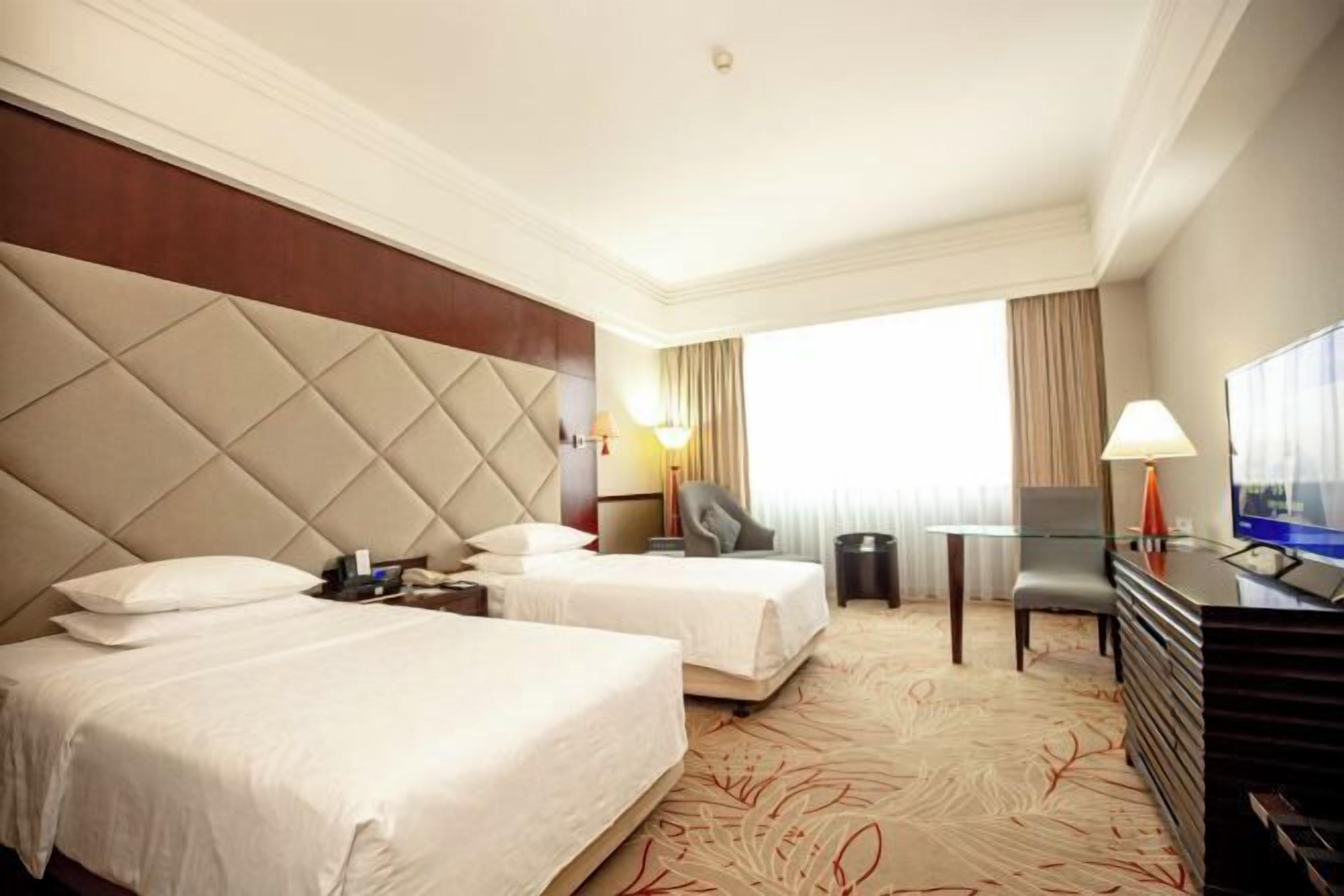 Blackout drapes, free WiFi