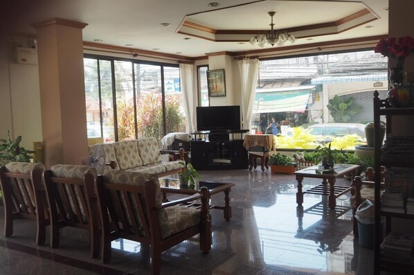 21-inch TV with cable channels