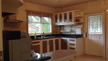 4 Bedrooms with Private Pool Villa | 4 quartos, Wi-Fi de cortesia, roupa de cama