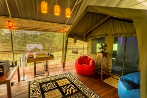 Tent with a Bushwalk Trekking | 1 多间卧室、高档床上用品、特色装修、特色家居