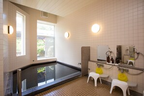 Japanese-Style Superior Room with Shared Bathroom | Bathroom | Free toiletries, towels