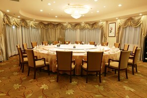 Dining - Central Business Hotel (Qingdao)