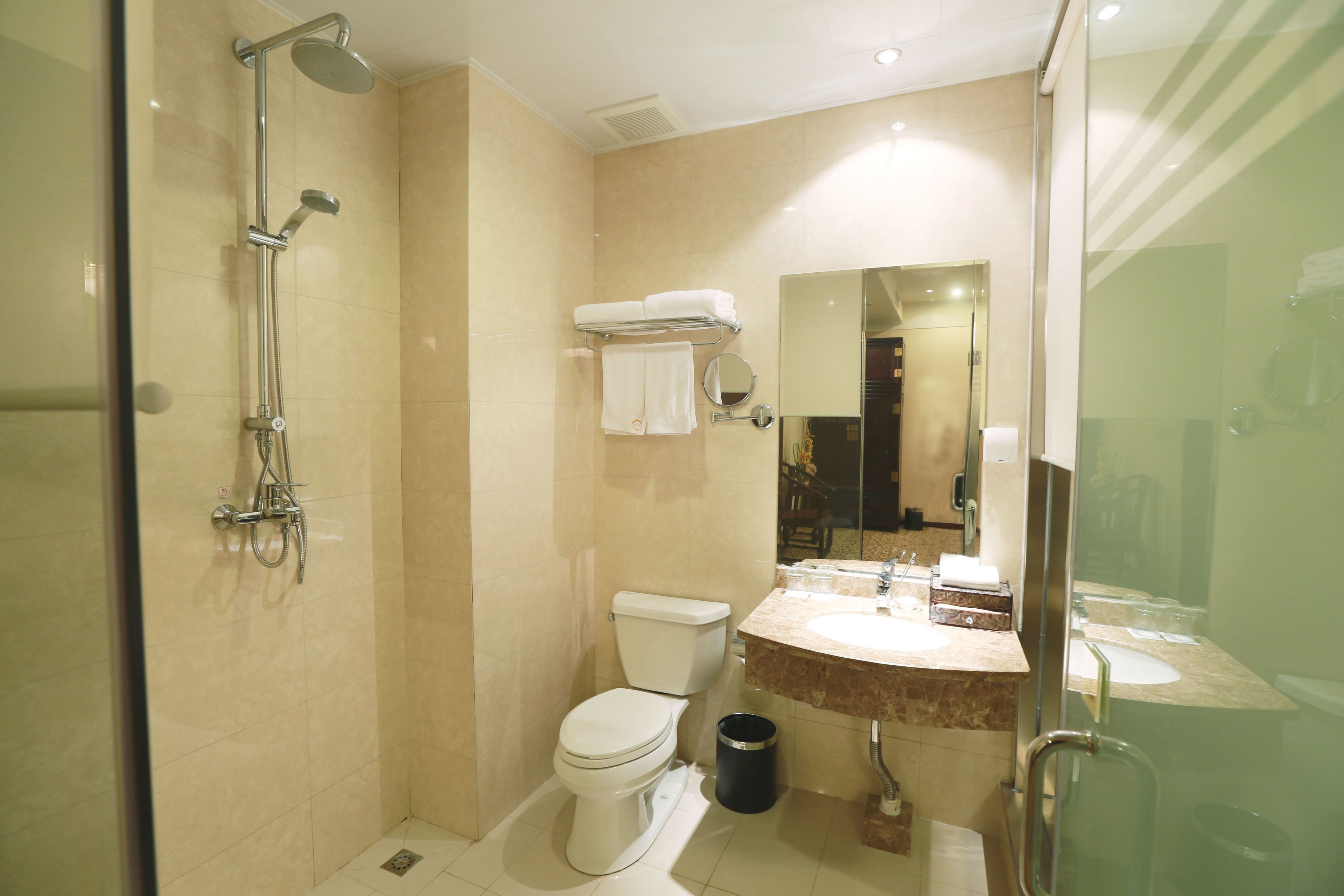 Deluxe Room | Bilik Mandi | Pancuran mandi, kelengkapan dandanan diri percuma, pengering rambut 