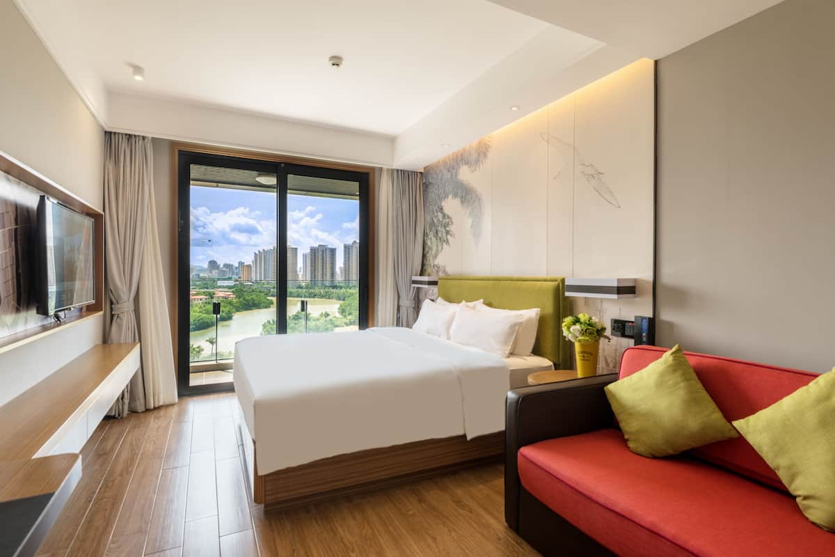 Minibar, desk, iron/ironing board, free WiFi