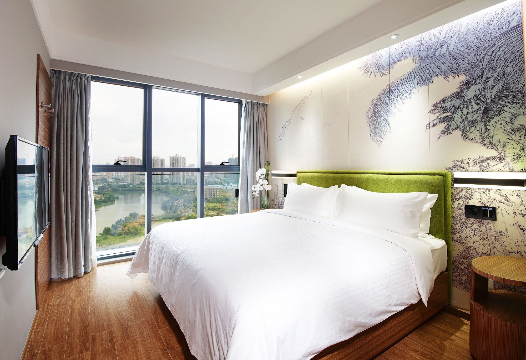 minibar, desk, iron/ironing board, free wifi