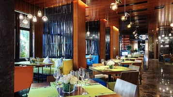 Desayuno buffet todos los días (con cargo)