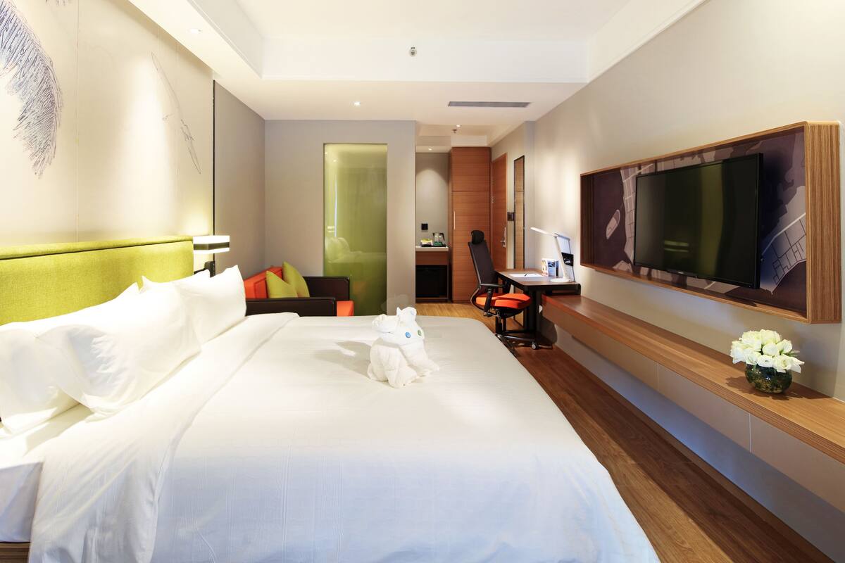 Comfort Room | Minibar, desk, iron/ironing board (on request), free WiFi