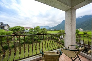 Deluxe Quadruple Room, 2 Double Beds, Non Smoking, Courtyard View | Balcony