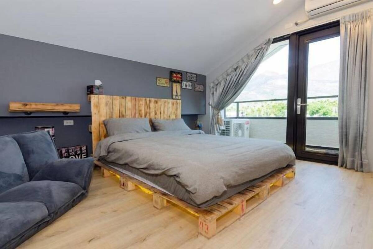 WiFi (free), bed sheets
