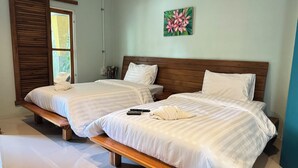 A hotel room with two beds, a bench, a painting, and a window. - Ruen Kaew Boutique Resort (Sung Men)