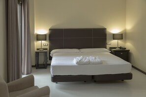 Hypo-allergenic bedding, minibar, in-room safe, desk - Hotel Real Balneario Carlos III (Trillo)