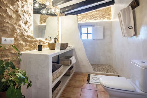 Suite Junior Bungalow | Baño | Tina, amenidades de baño gratuitas, secadora de cabello, batas