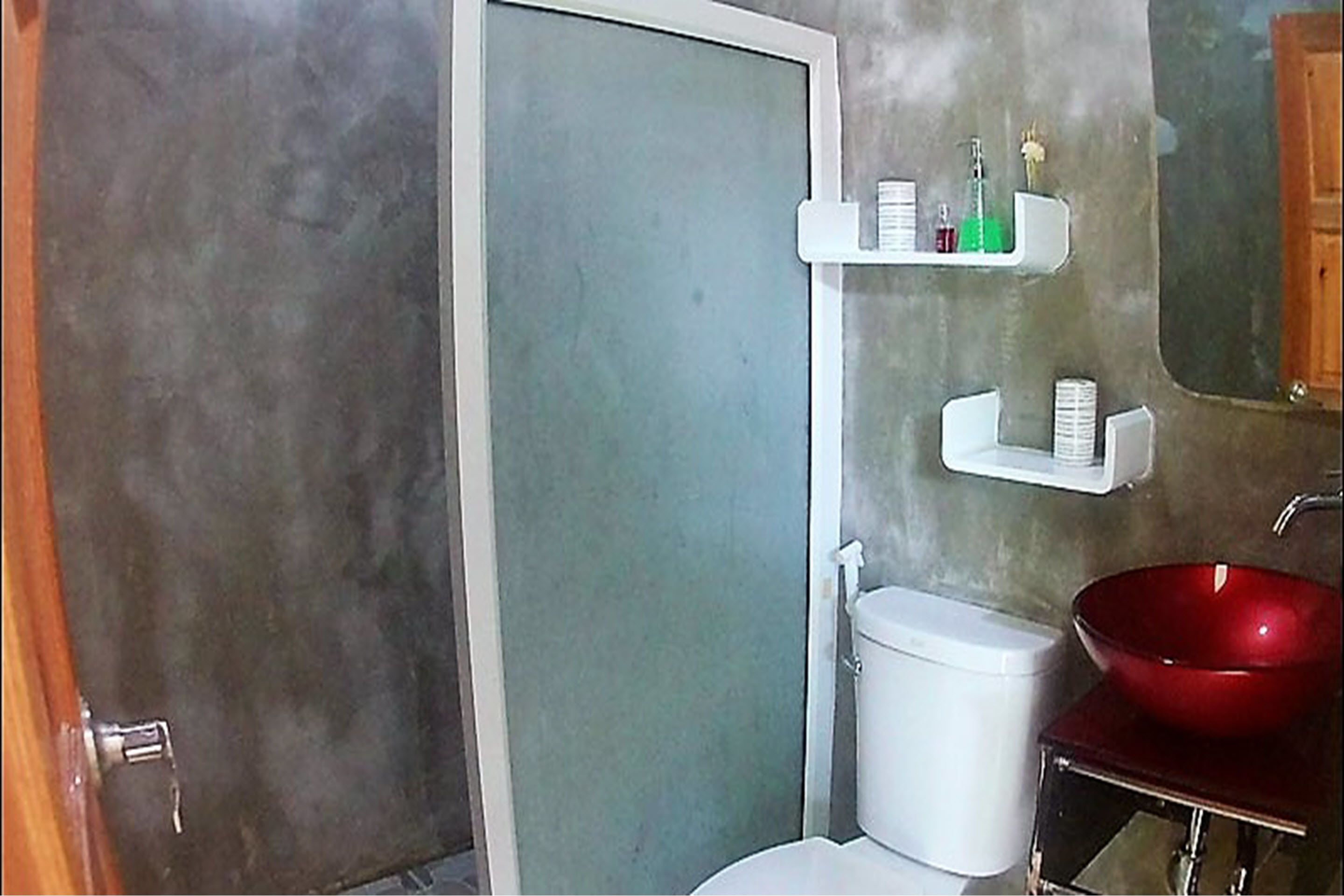 bungalow | bathroom | shower, rainfall showerhead, free toiletries, towels