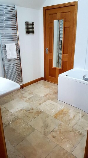 Familien-Suite (Golden Eagle) | Badezimmer