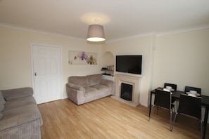 3 Schlafzimmer, Verdunkelungsvorhänge, Bügeleisen/Bügelbrett