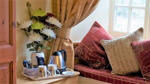 Hypo-allergenic bedding, iron/ironing board, free WiFi, bed sheets - Polraen Country House (Looe)
