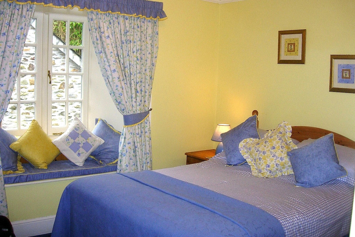 Doppelzimmer (Primrose) | Allergikerbettwaren, Bügeleisen/Bügelbrett, kostenloses WLAN, Bettwäsche