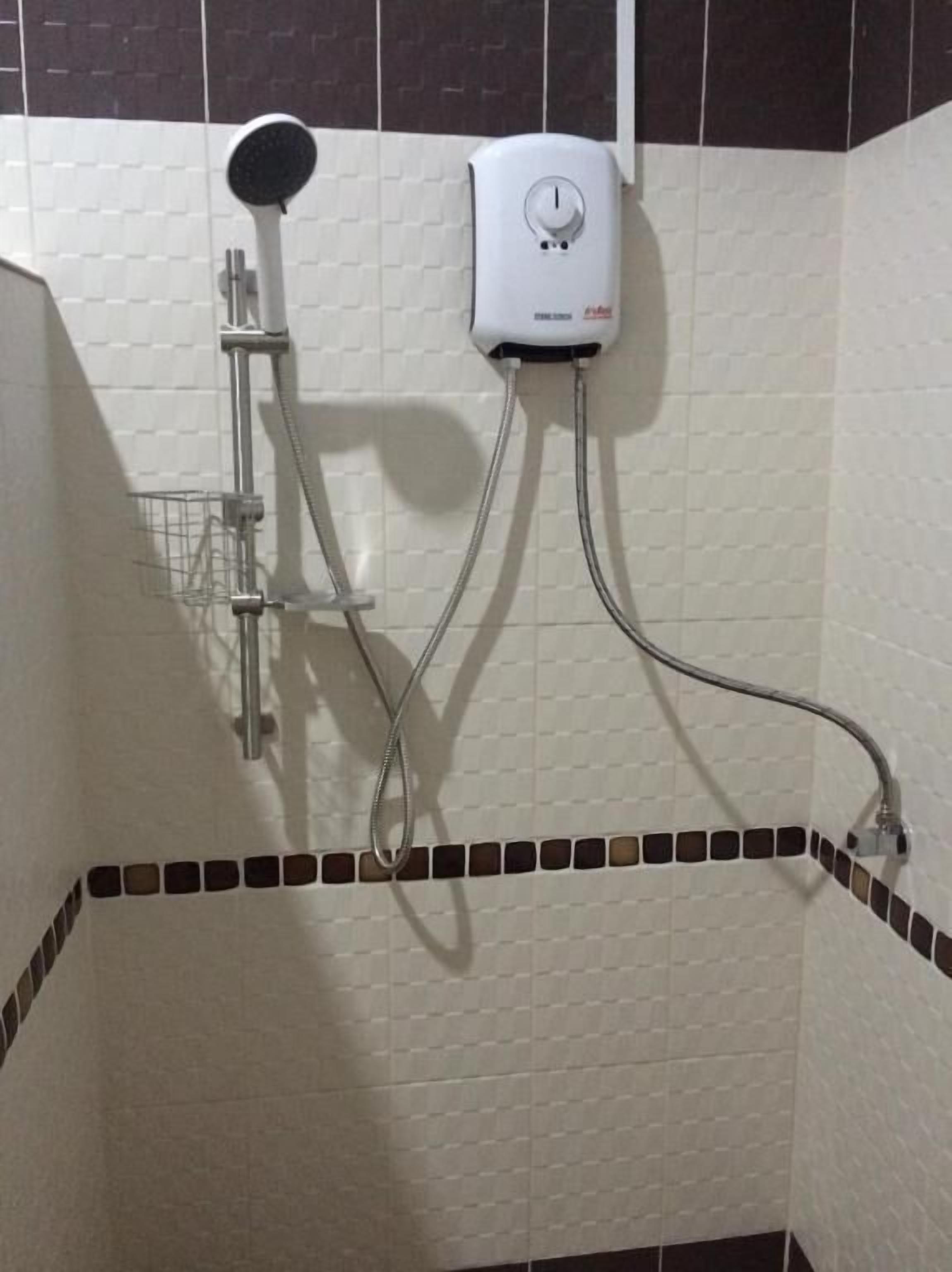 free toiletries, towels