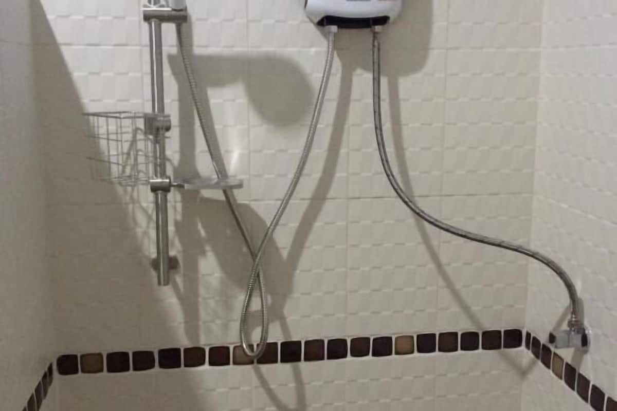 free toiletries, towels