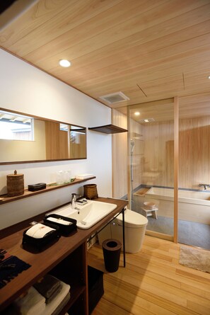 Separate bathtub and shower, free toiletries, hair dryer, slippers