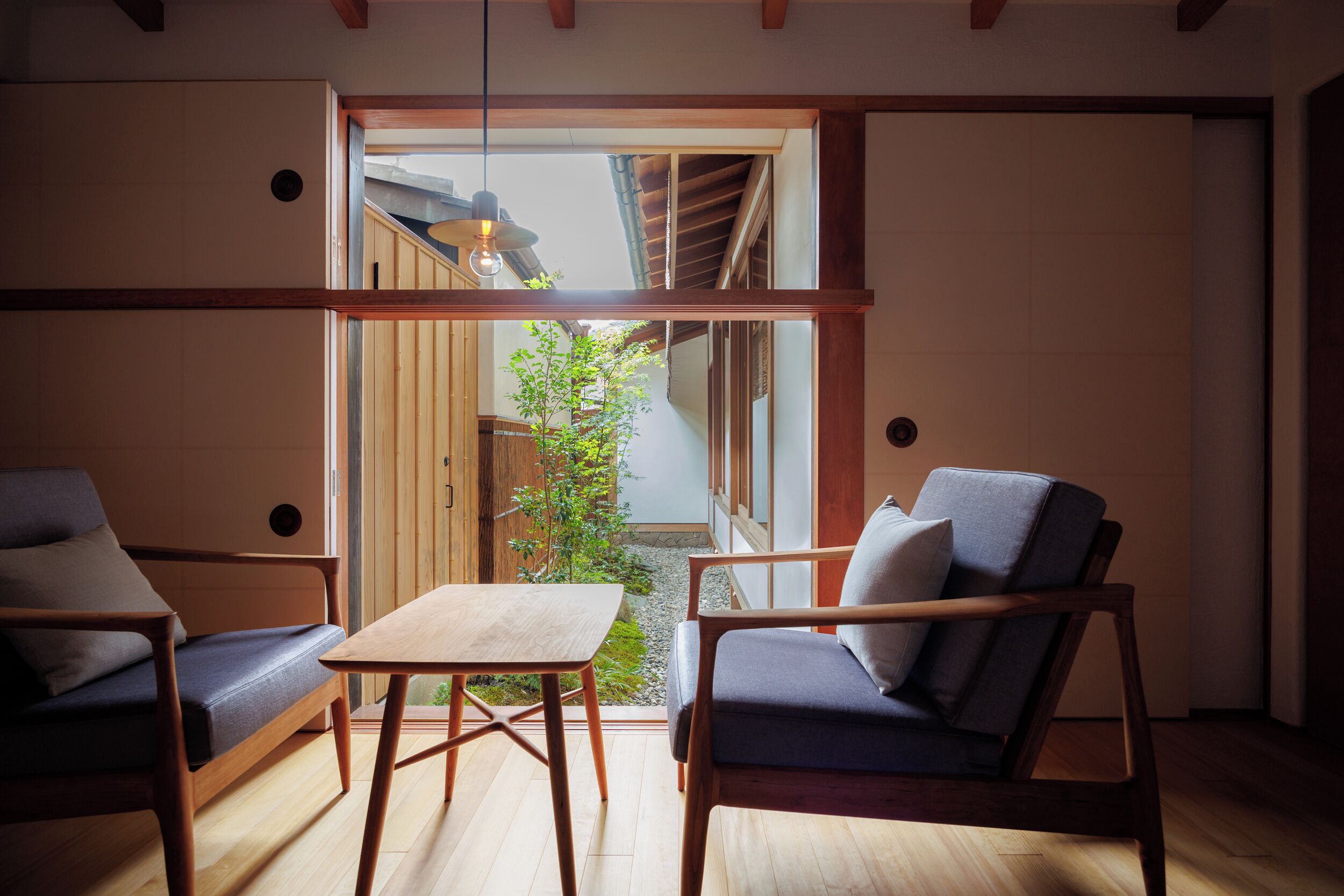 Deluxe Suite | Living area | Flat-screen TV