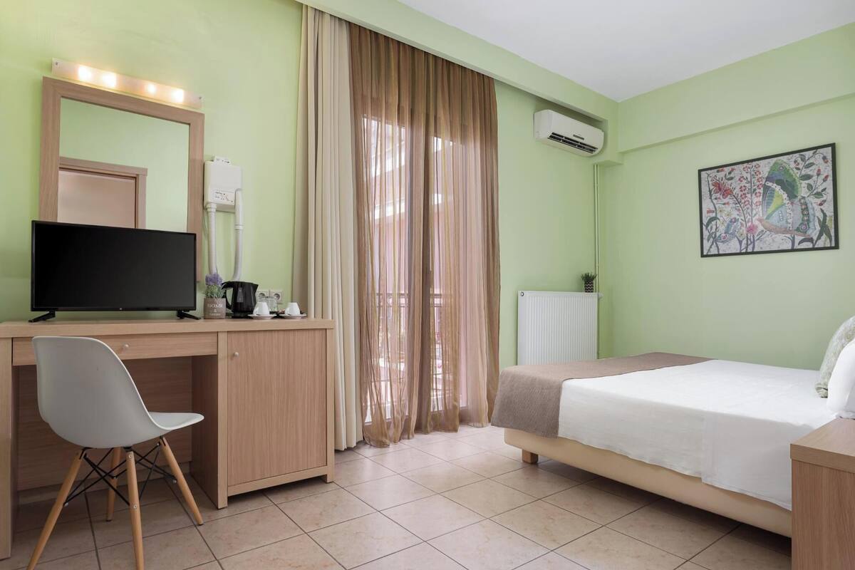 Superior Double Room, Sea View (Privileged balcony) | Individually decorated, individually furnished, desk, blackout drapes