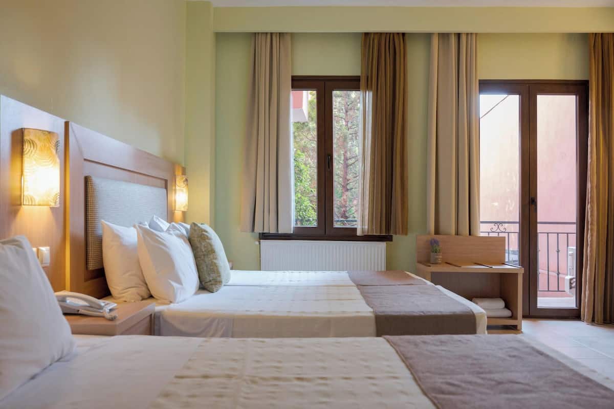 standard quadruple room | individually decorated, individually furnished, desk, blackout curtains