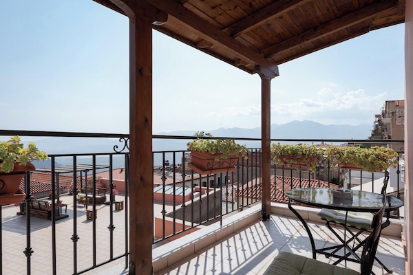 Pemandangan balkoni