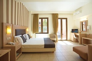 Standard Quadruple Room | Blackout drapes, soundproofing, iron/ironing board