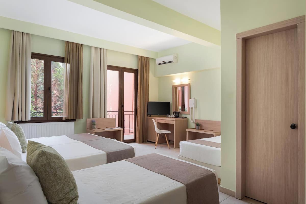 standard quadruple room | individually decorated, individually furnished, desk, blackout curtains