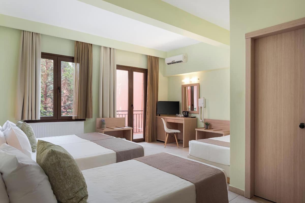 Standard Quadruple Room | Individually decorated, individually furnished, desk, blackout drapes