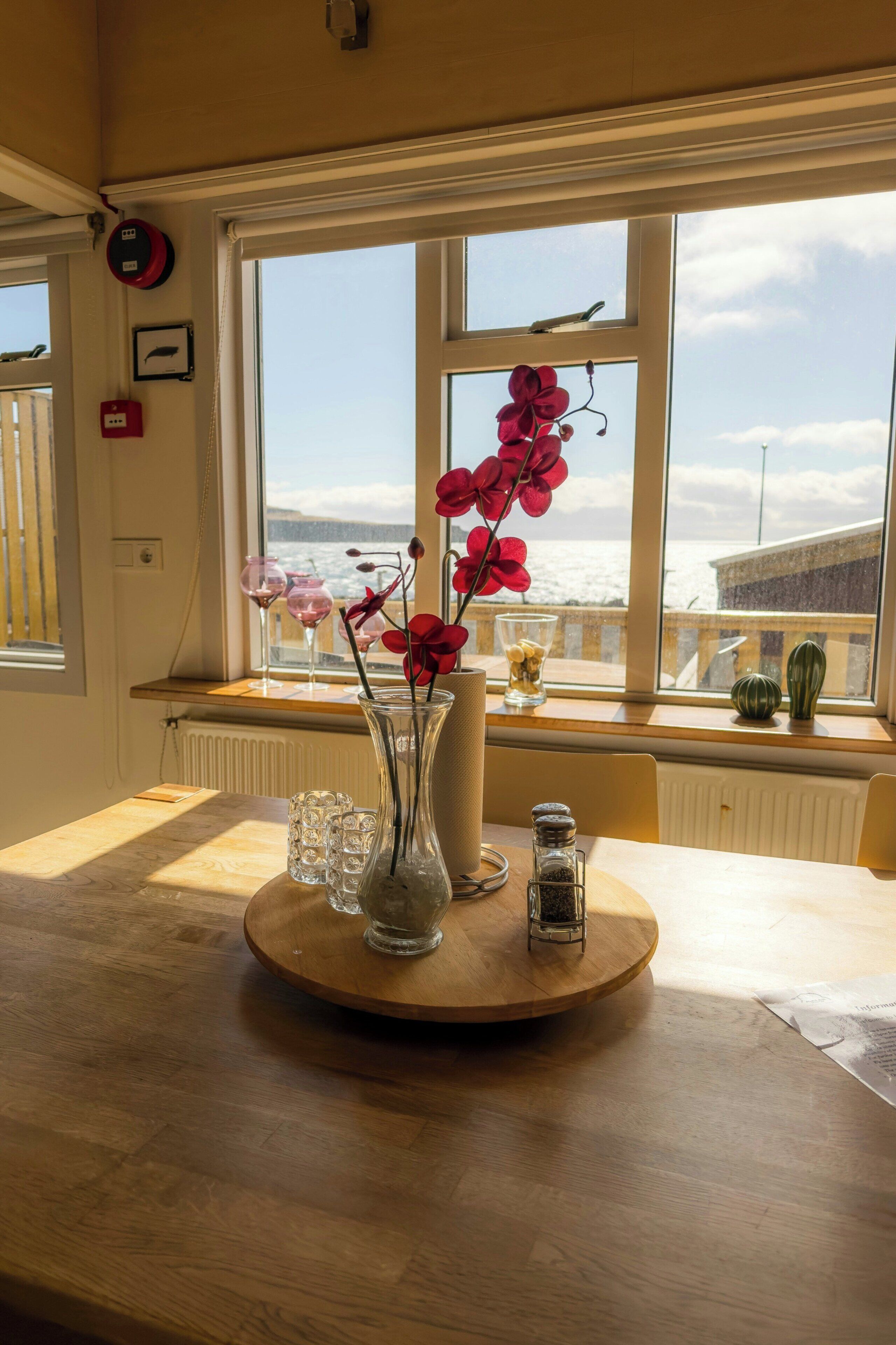 Zweibettzimmer, Gemeinschaftsbad | Esszimmer