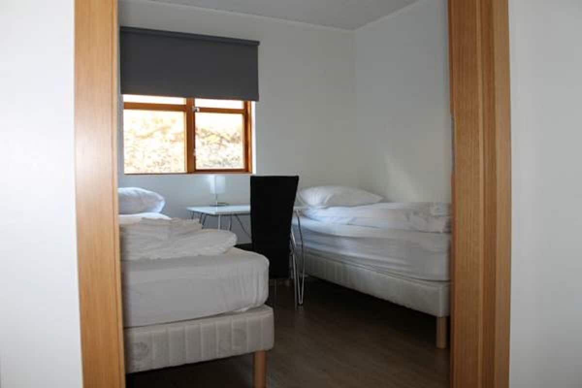 Apartment, 2 Bedrooms | Laptop workspace, free WiFi, bed sheets