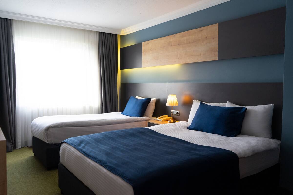 1 bedroom, premium bedding, minibar, desk