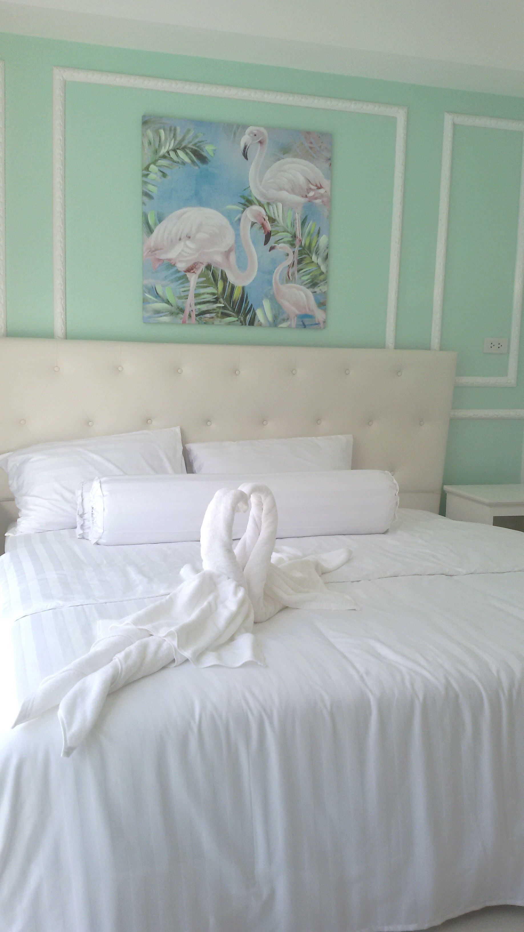 Standard Room with Bathtub | Desk, blackout drapes, rollaway beds, free WiFi