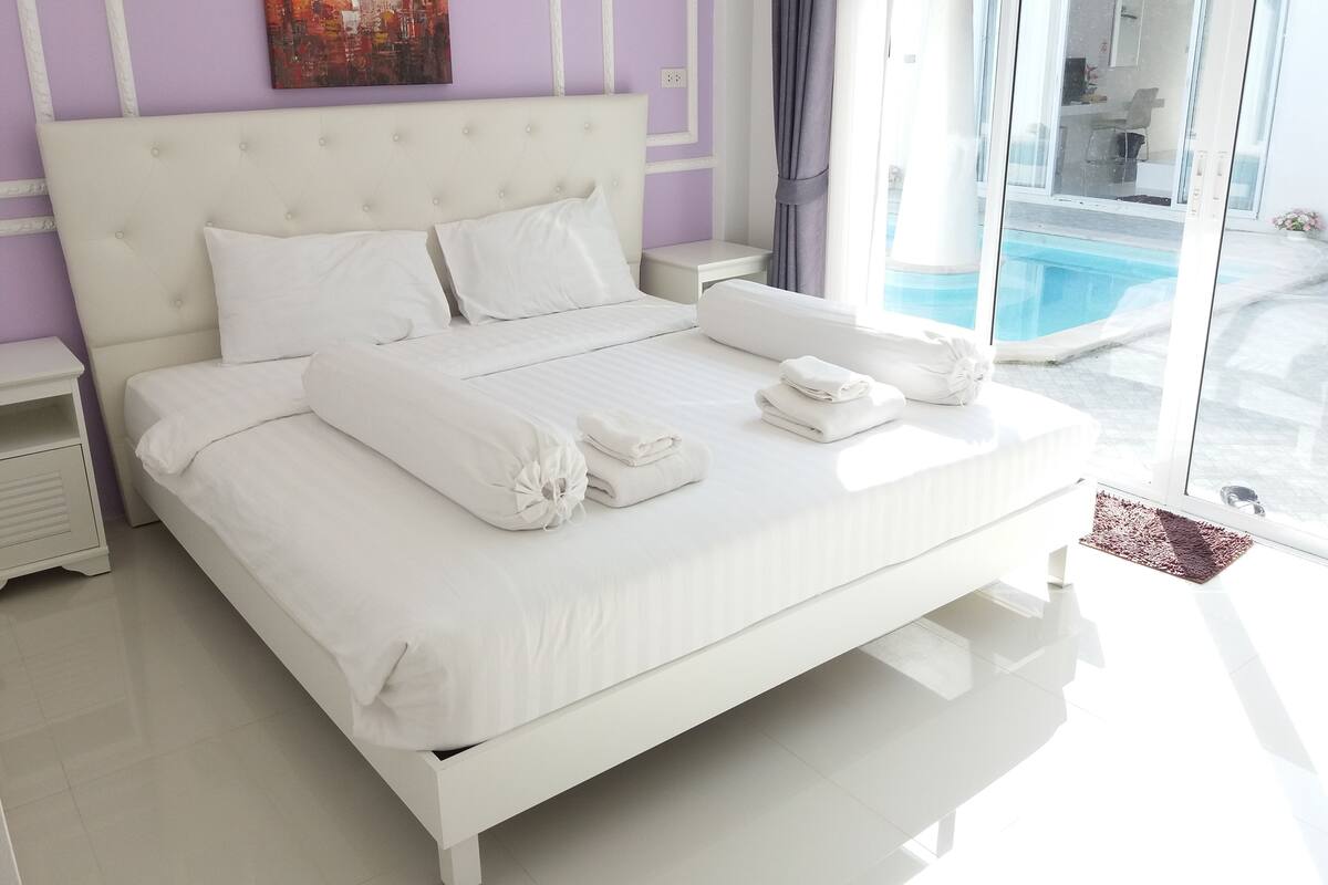 Desk, blackout curtains, rollaway beds, free WiFi