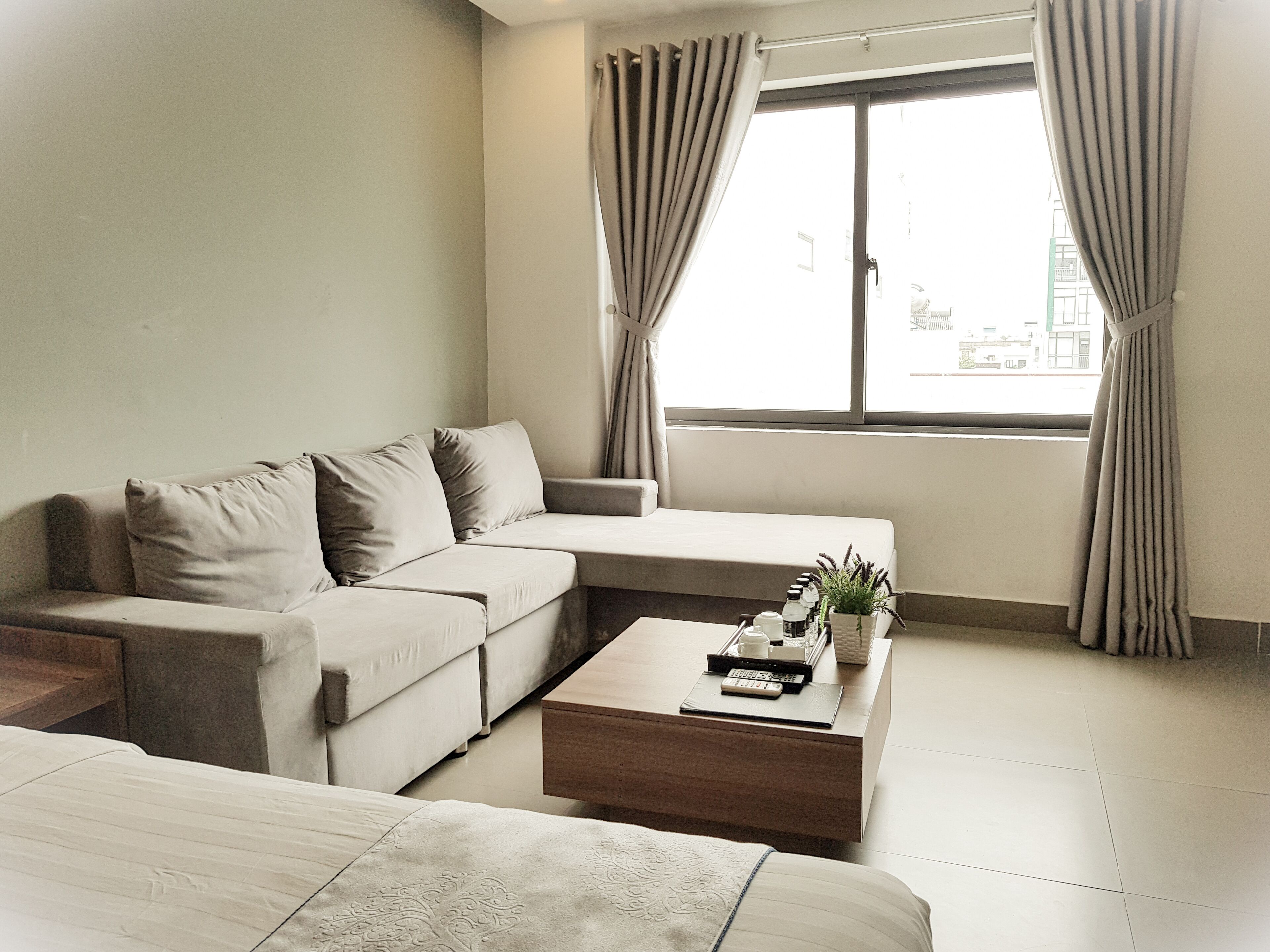 Family Room | Minibar, desk, free WiFi, bed sheets