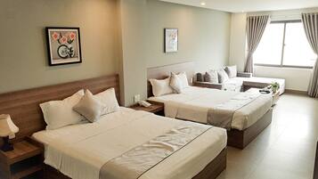 Family Room | Minibar, desk, free WiFi, bed sheets