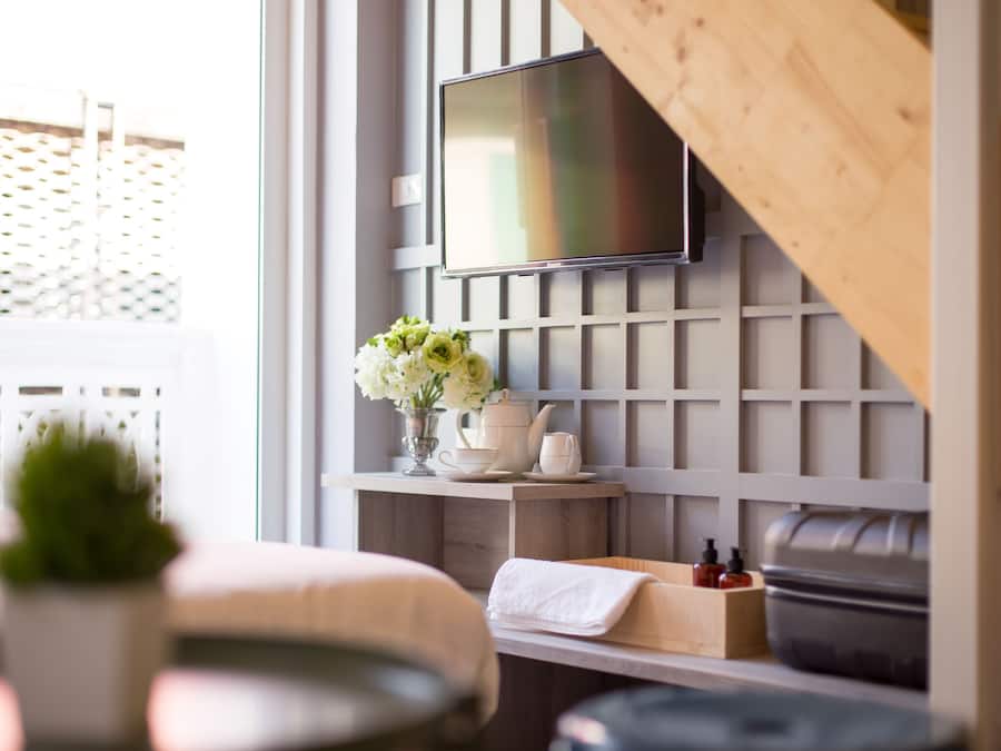 Suíte família, banheiro privativo, no canto | Sala de estar