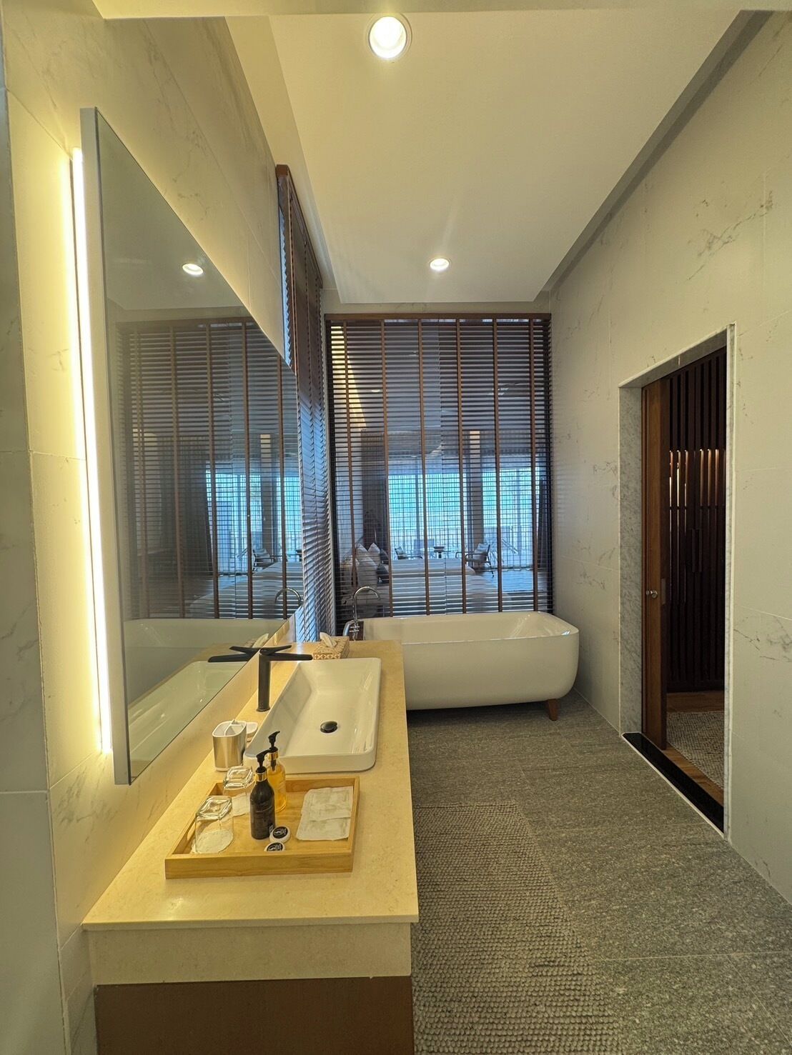 101 the prime seaview: beach zone | bathroom | free toiletries, hair dryer, bathrobes, slippers
