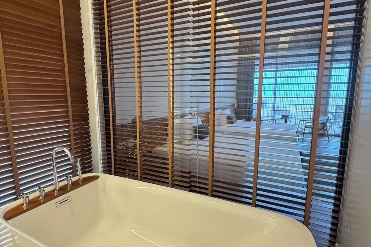 101 the prime seaview: beach zone | bathroom | free toiletries, hair dryer, bathrobes, slippers