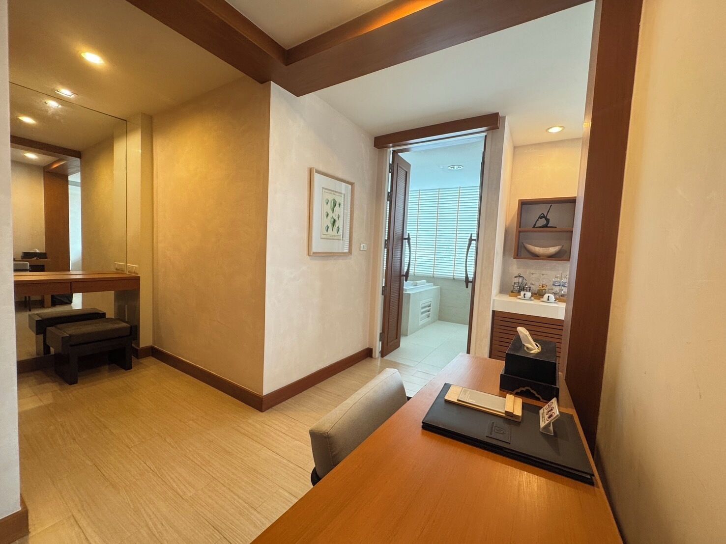 202 the supreme suite: beach zone | free minibar, in-room safe, desk, blackout curtains