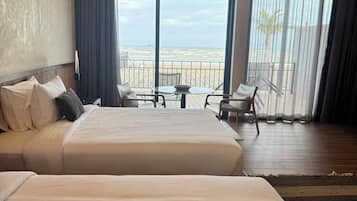 101 The Prime Seaview: Beach Zone | Free minibar, in-room safe, desk, blackout drapes